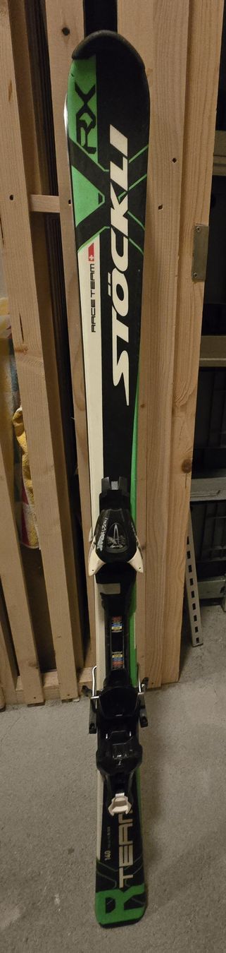 Stöckli Skis: Stöckli Race Team Ski 140cm – Gebraucht aus Steinen von Stud2