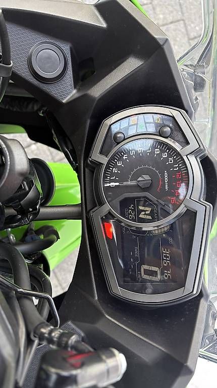 Strasse: KAWASAKI Ninja 400 KRT ABS – Gebraucht aus Farvagny-le-Grand von Basilom 1