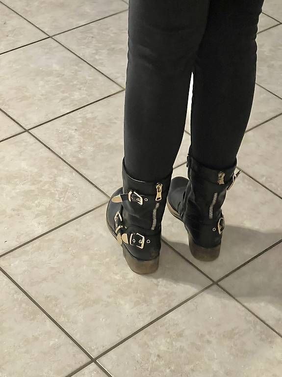Scarpe da donna: Bottes avec détails doré - taille 40 – Usato da Bossonnens venduto da noemie_01 2