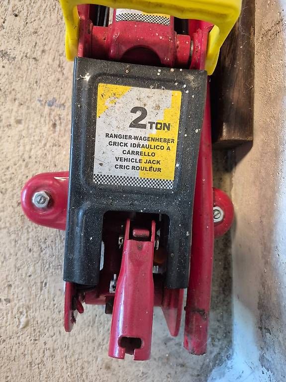 Piattaforme elevatrici & Crick: Wagenheber hydraulisch 2'000 kg – Usato da Beinwil am See venduto da alpha4712