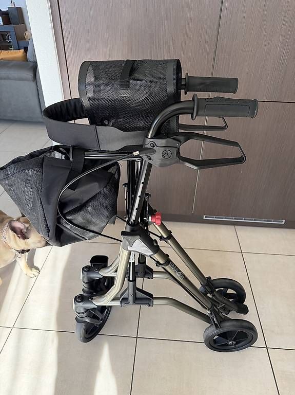 Ausili per la deambulazione: Rollator Top Zustand, Pliable, Léger, comme Neuf! – Usato da Botyre (Ayent) venduto da Claude-EvelyneS 2