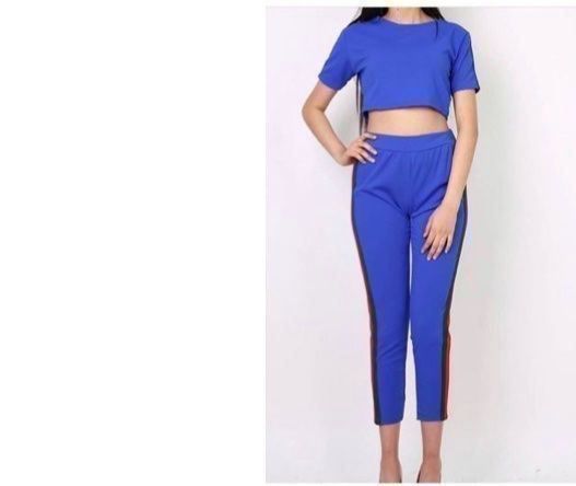Pantaloni: Ensemble jogging rouge ou bleu ou rose – Nuovo e nell'imballaggio originale da Petit-Lancy venduto da mina222 3