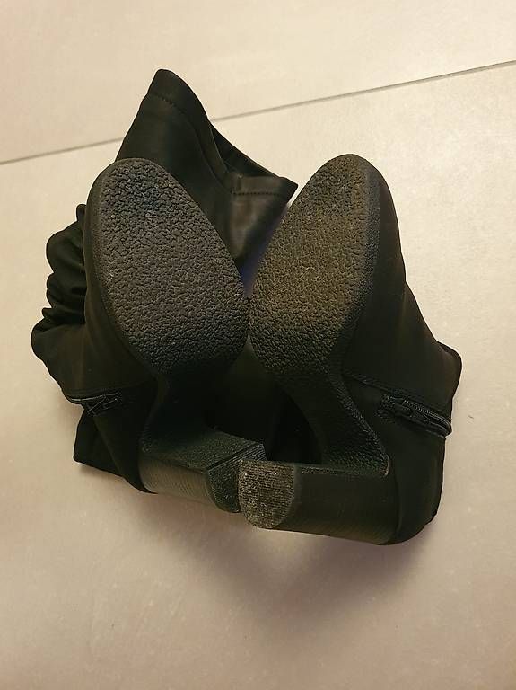 Damenschuhe: Vendo stivali lunghi donna – Gebraucht aus Balerna von Luca1234 1