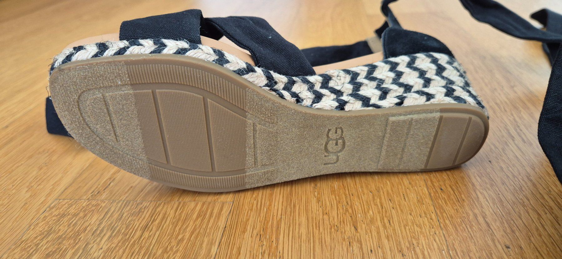 Ugg Scarpe da donna: Sandales – Nuovo (secondo la descrizione) da Lausanne venduto da malimar3 2
