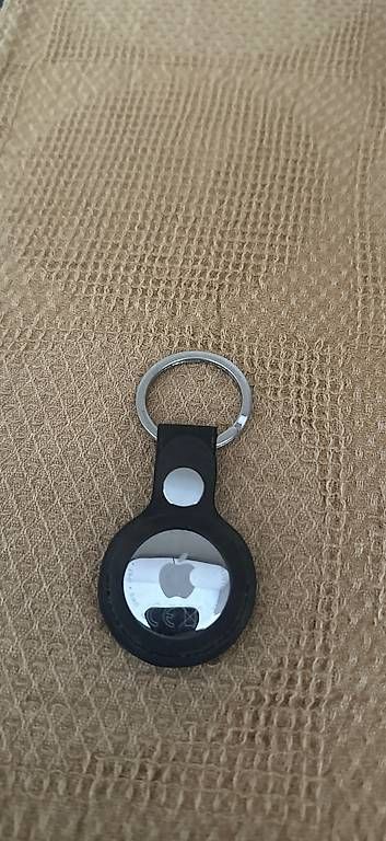 Portachiavi: Apple AirTag mit schwarzem Key Ring – Usato da Egerkingen venduto da Samir10