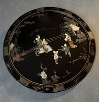 Chinesischer Lacktisch mit Steinintarsien und Glasplatte