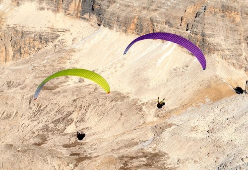 Choisir un parapente adapté à sa pratique : hike and fly, soaring