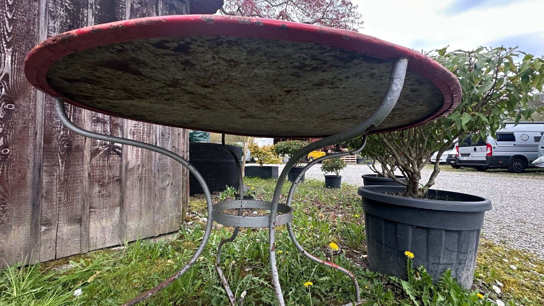 Tavoli: Runder Gartentisch, Metall rot – Usato da Otelfingen venduto da Yossi-68 3