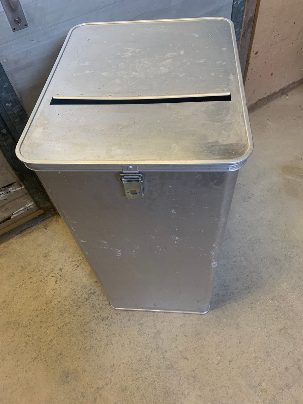 Eléments de bureau: Papir Container – D'occasion à Hausen am Albis par toppreis05 1