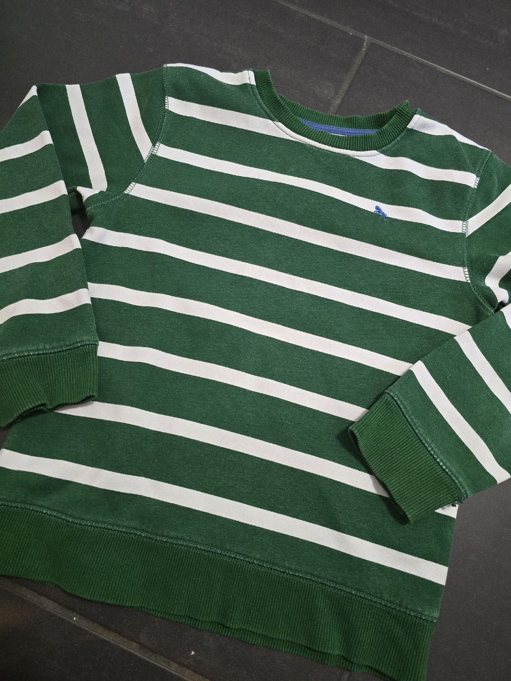 H&M Pulls et sweat-shirts: H&M LOGG Pulli, gestreift, grün/weiss, Gr. 122/128 – D'occasion à Unterentfelden par Panda-87