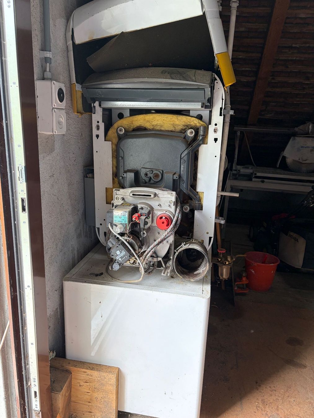 Radiatori: Öl-Heizkessel mit Boiler – Usato da Balzers venduto da Davo3 2