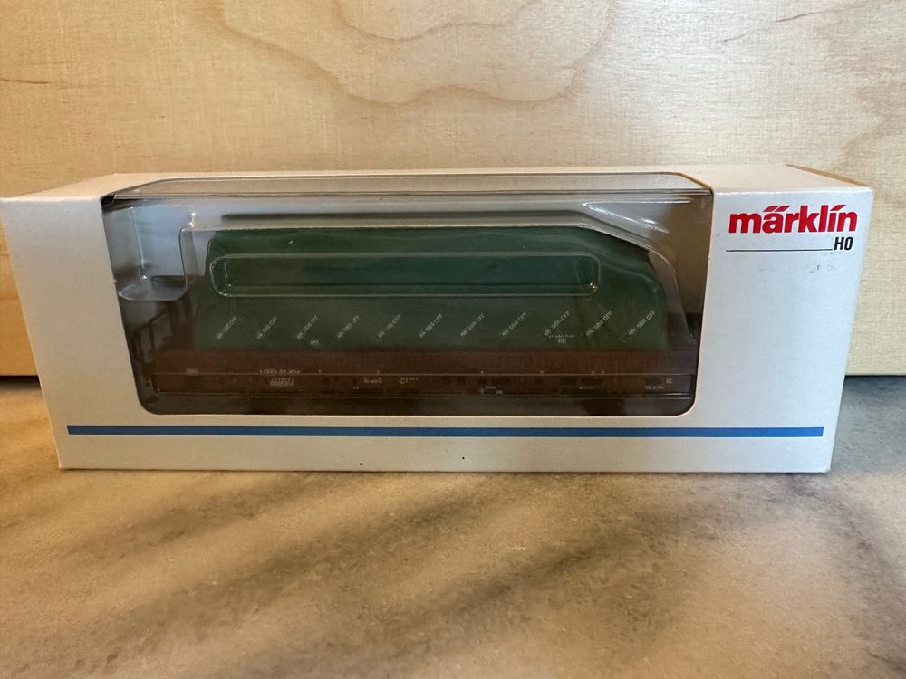 Märklin Trains électriques: Märklin 46942 Rungenwagen DB mit SBB Plane H0 Neu mit OVP – Neuf (Voir description) à Biel/Bienne par aquitaine