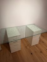 Pult mit Glasplatte