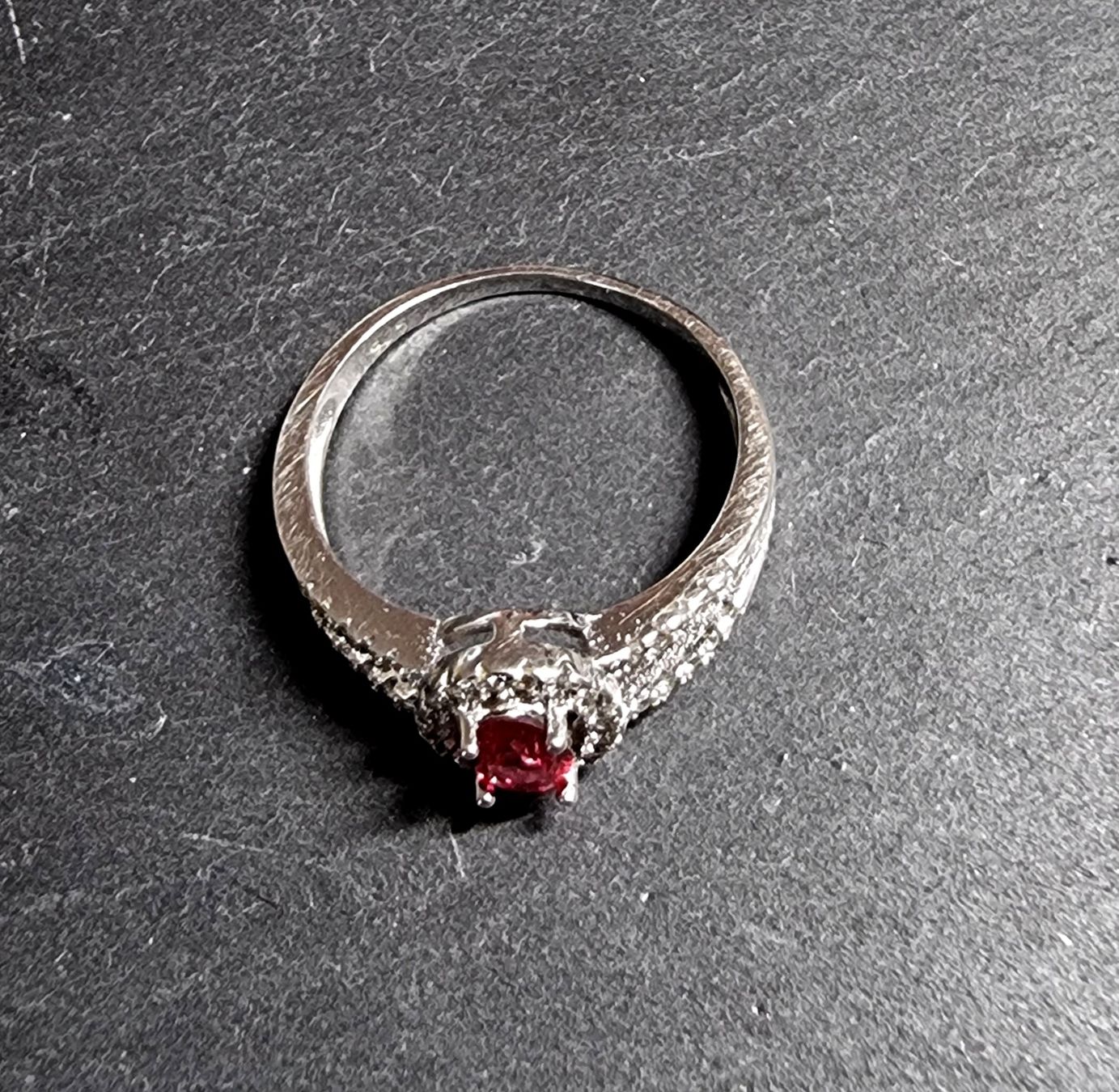 Anelli: Bague argent 925 et Zircons rouge et blanc – Nuovo (secondo la descrizione) da Veyrier venduto da Leilazizou 1
