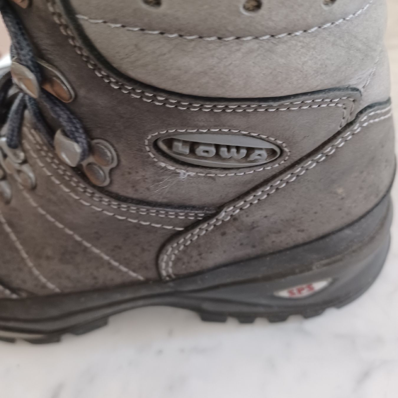 Lowa Scarpe da uomo: Wanderschuhe Lowa Gr. 39.5 – Usato da Waldkirch venduto da Fantasia-101 4