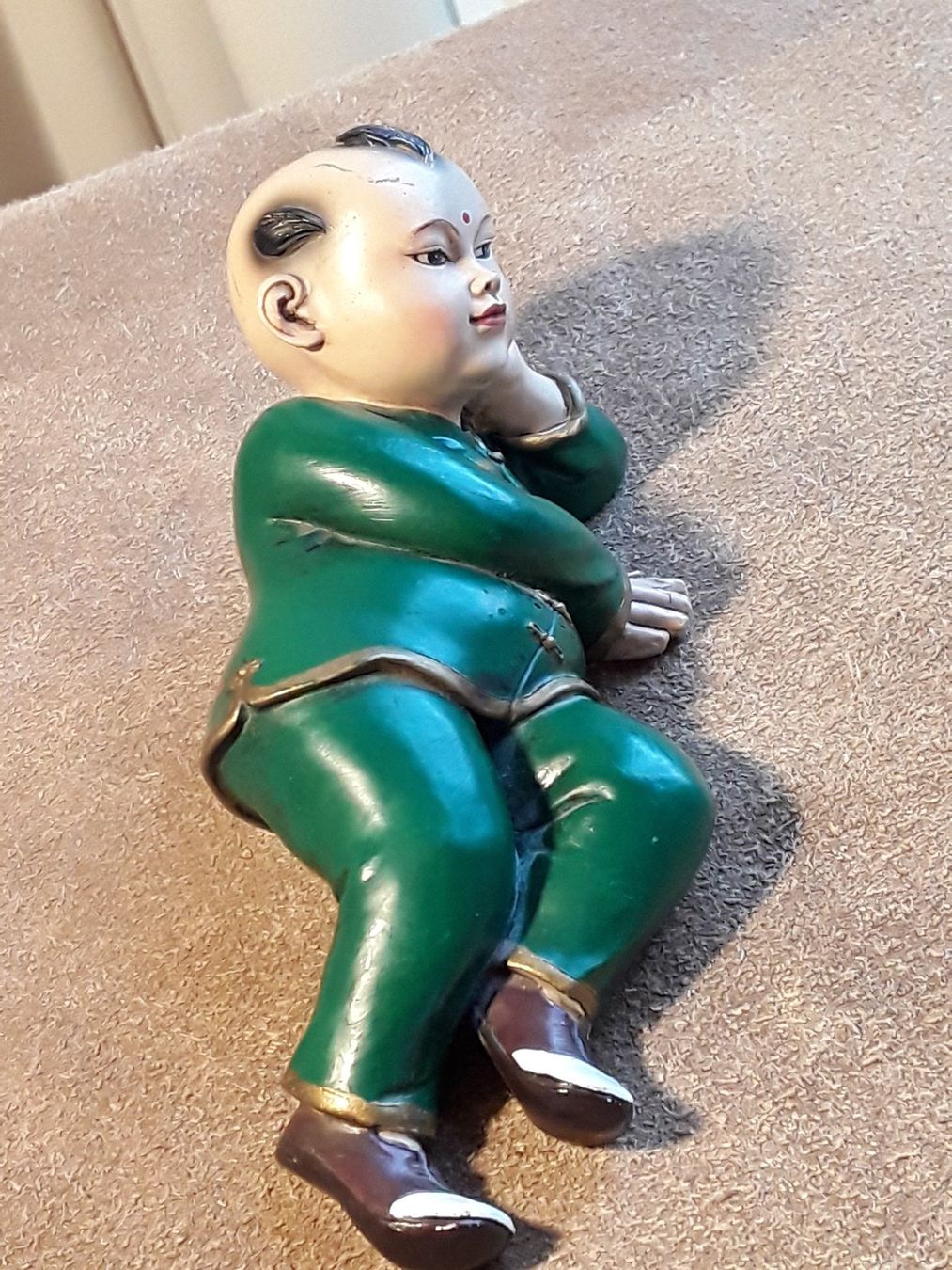 Statuette: Figur eines liegenden Mannes CHINA, ca 1950 – Usato da Zürich venduto da philpip 8