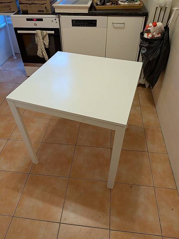 Tables: Table blanche solide – D'occasion à Préverenges par Fbosset