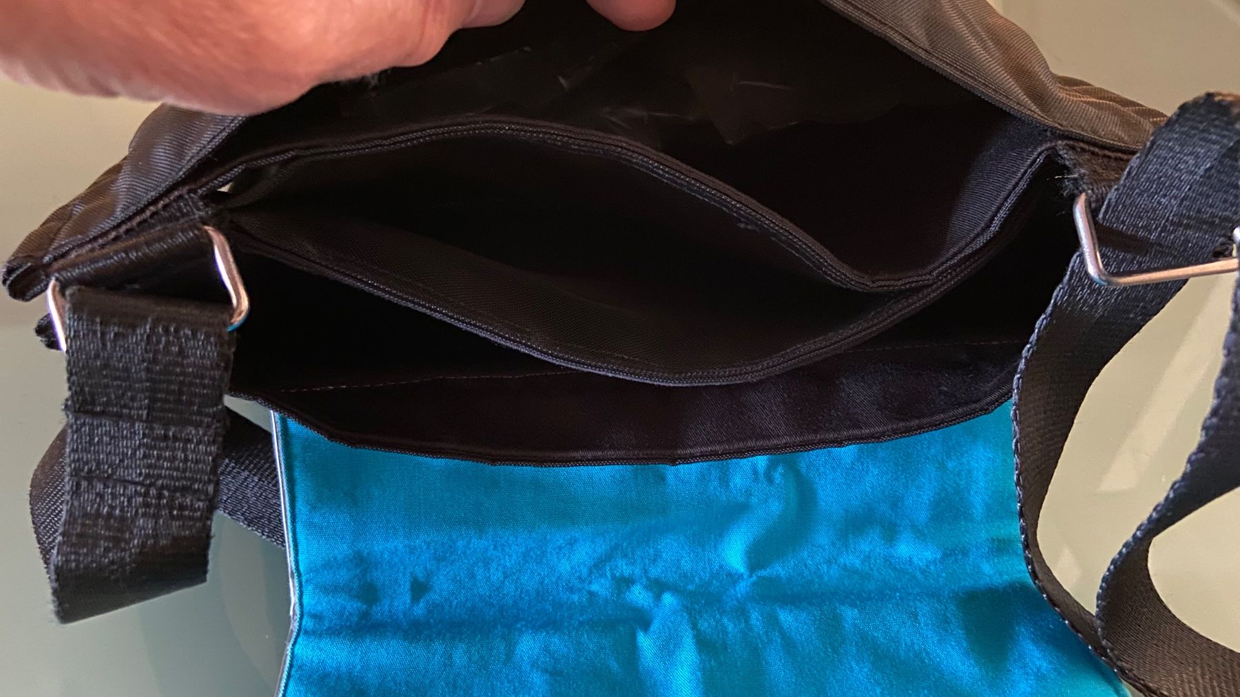 Taschen für Damen: Sac à bandoulière avec rabat + compartiments intérieurs – Gebraucht aus Lausanne von maintenant 5