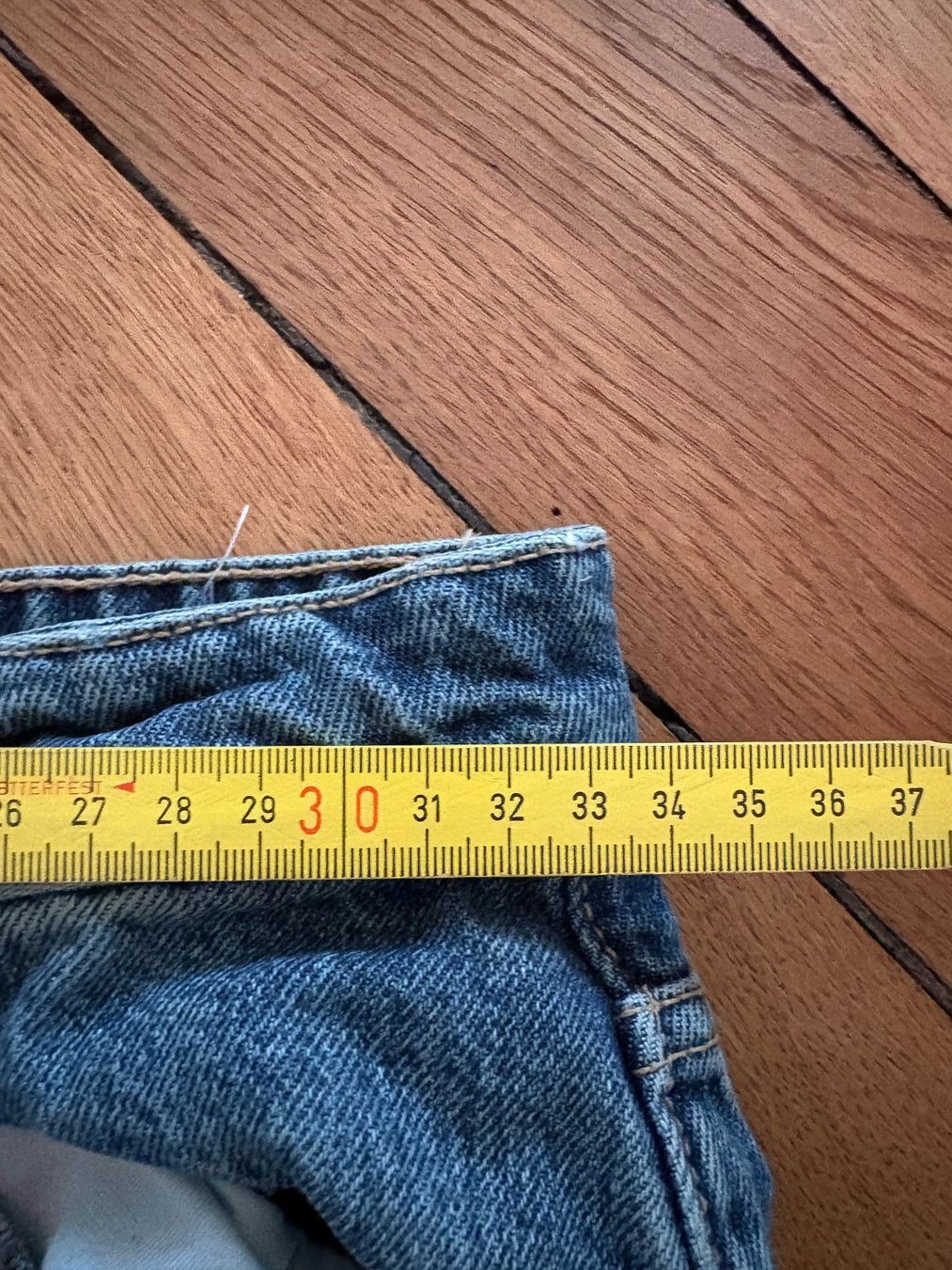 Zara Jeans: ZARA Barrel Jeans Gr. 32 – Gebraucht aus Zürich von triangular 3