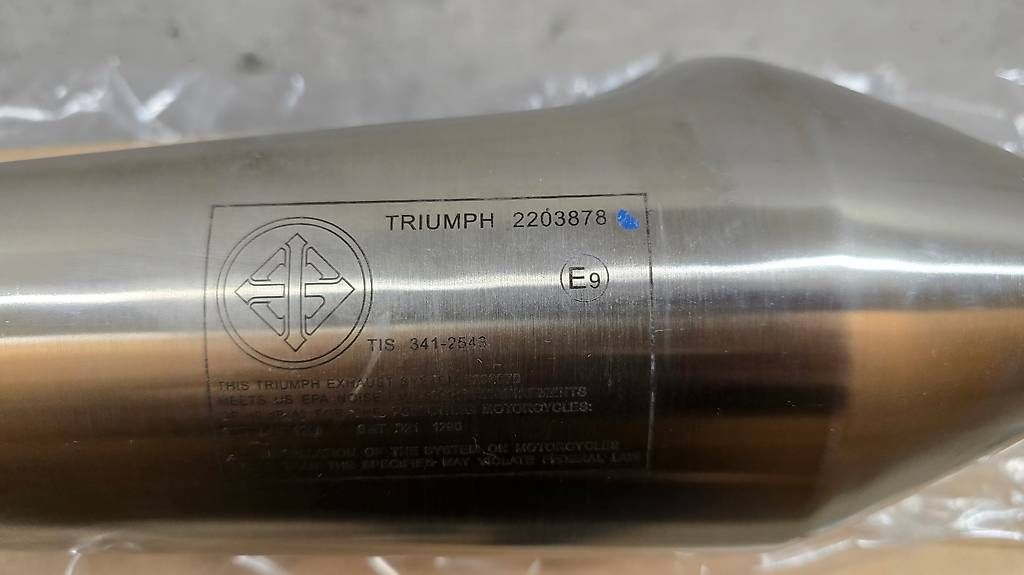 Triumph Tutti i ricambio per moto: Triumph Silencers neufs – Usato da Vernier venduto da Busarakam 1