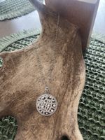 Elegante Halskette mit Strassanhänger