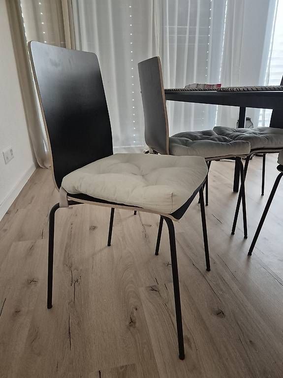 Tavoli: Esstisch 140x78cm mit 4 Stühlen – Usato da Beinwil am See venduto da nik_jali0803 1