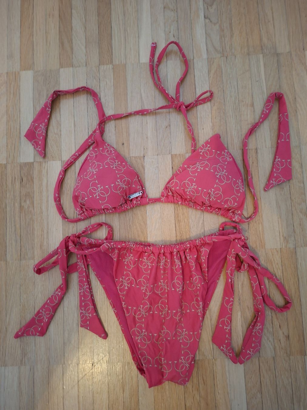 Guess Maillots de bain & Bikinis: Bikini Guess rot – D'occasion à Wallisellen par rahelr90 1