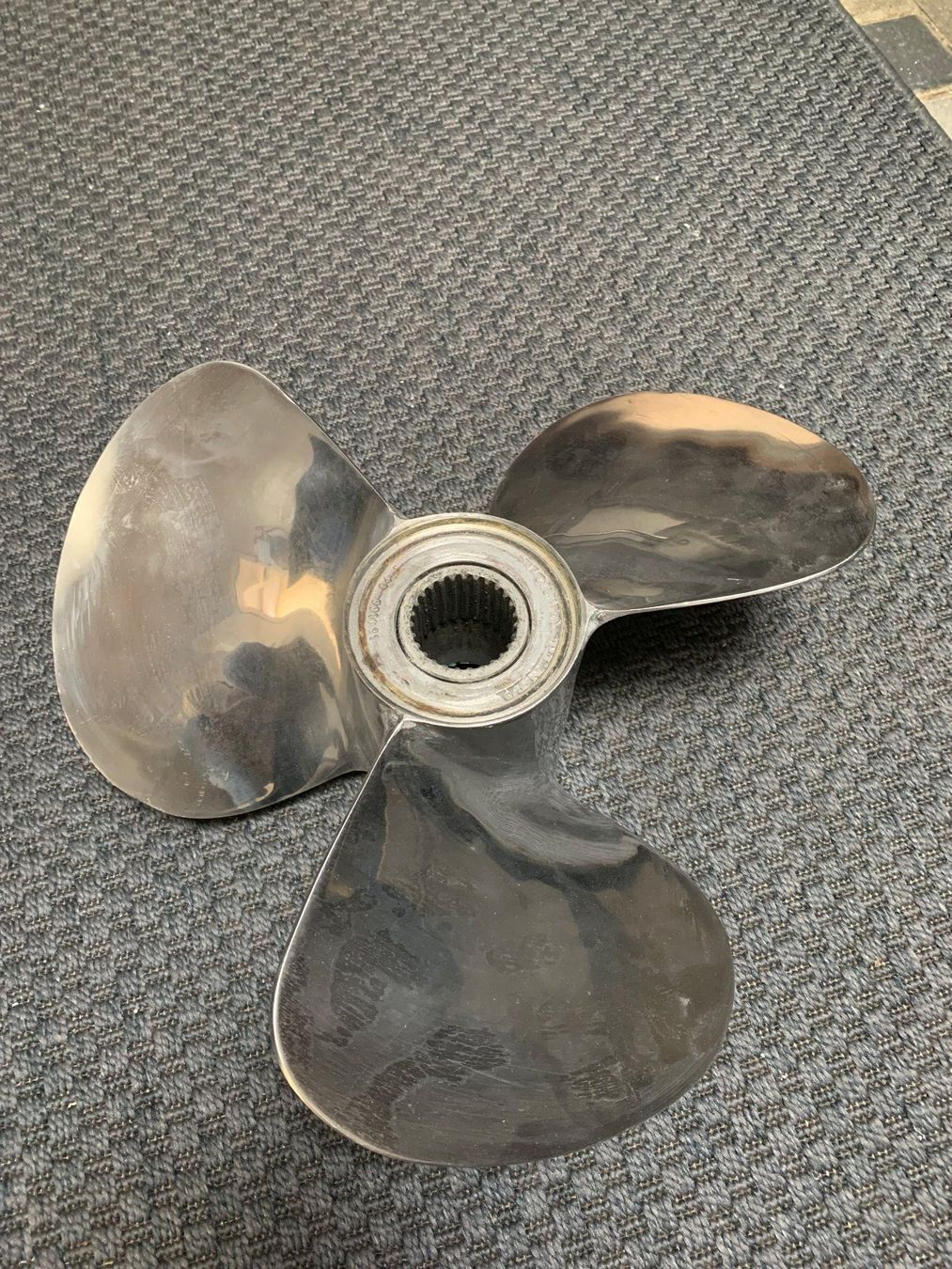 Volvo Barche: Volvo Penta Duoprop Propeller C4 Front – Usato da Lugnorre venduto da serge.morgenegg