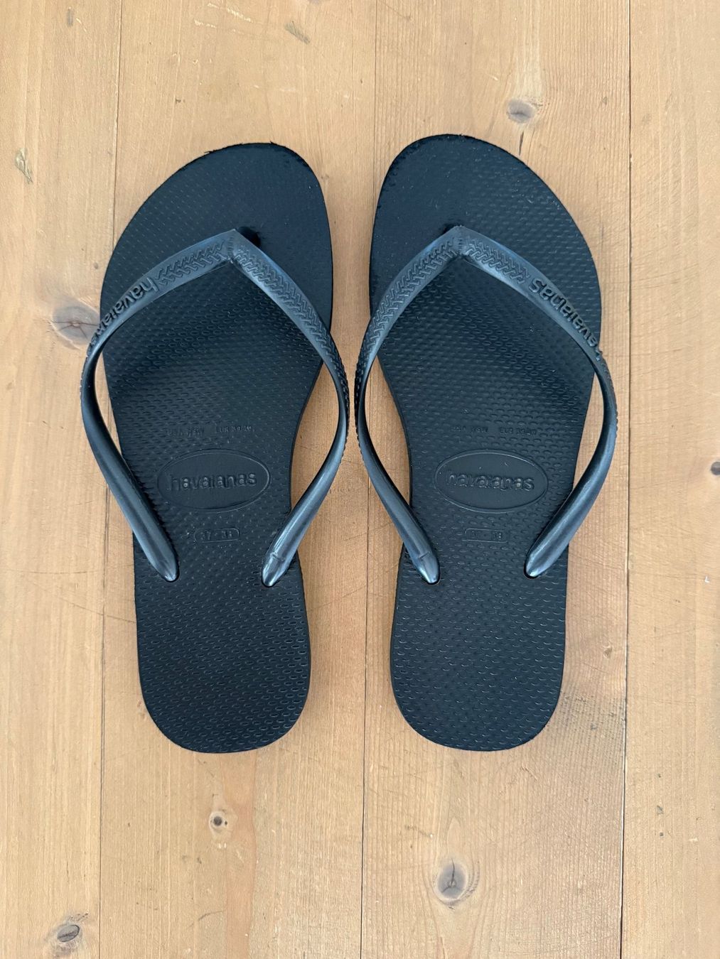 Havaianas Chaussures femmes: Havaianas Flip Flops Schwarz Grösse 37/38 – D'occasion à Biel/Bienne par 0312tanja
