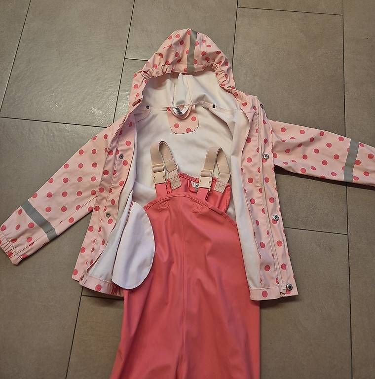 Lotti & Set di vestiti: Combinaison de pluie  – Usato da Evolène venduto da elo_2sbd 1