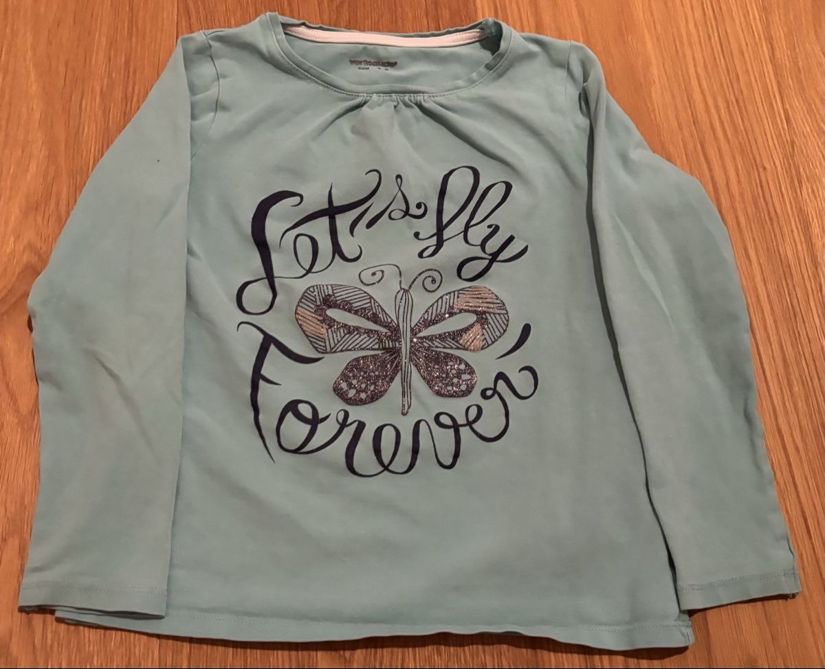 Camicette, T-shirt & Top: Langarmshirt mit Schmetterling Grösse 116cm – Usato da Jegenstorf venduto da Annina0506