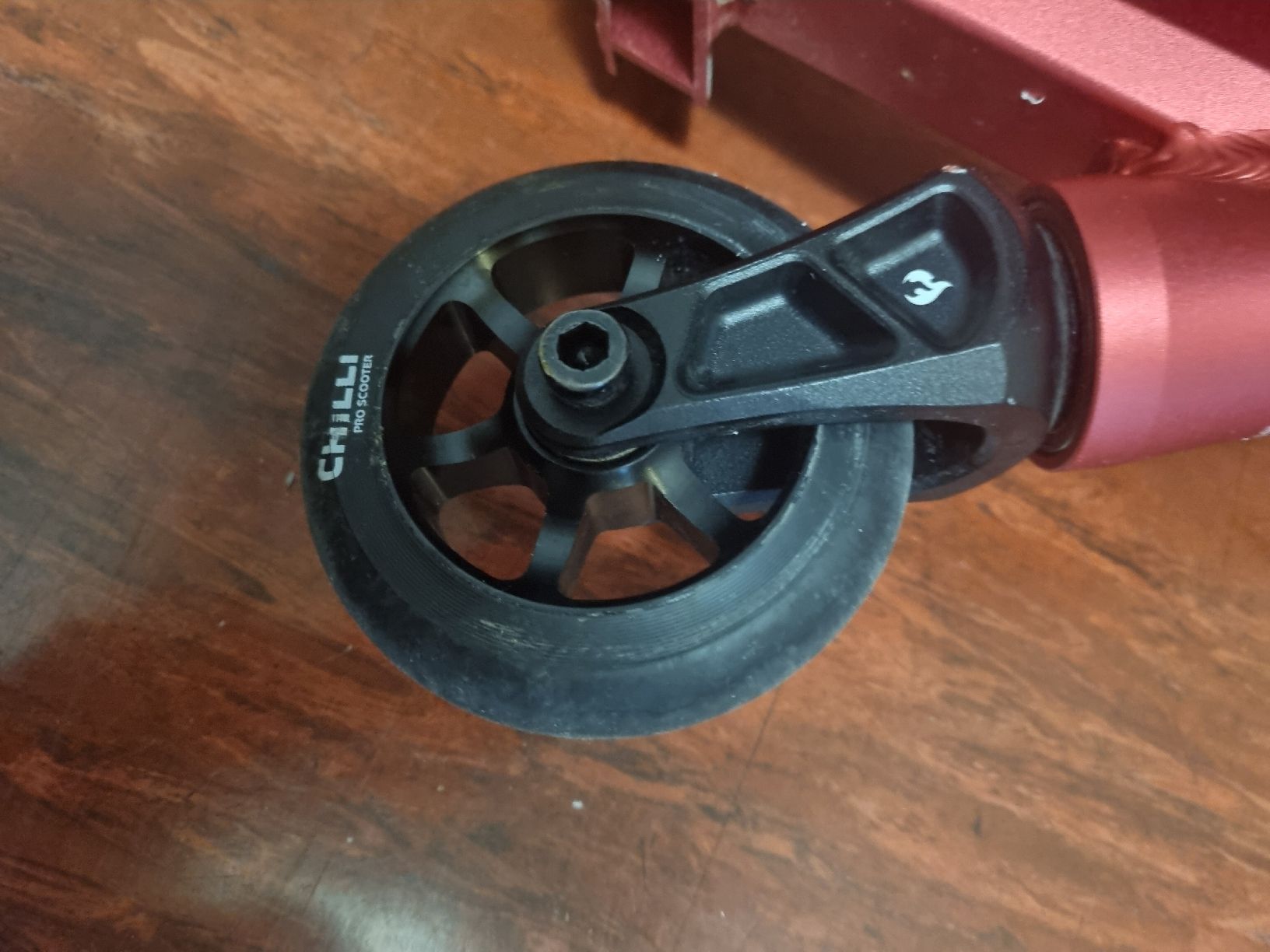 Chilli Kickboard: Trotinette Chilli 3000 avec Casque taille S – D'occasion à Châtelaine par jul_66kt 3