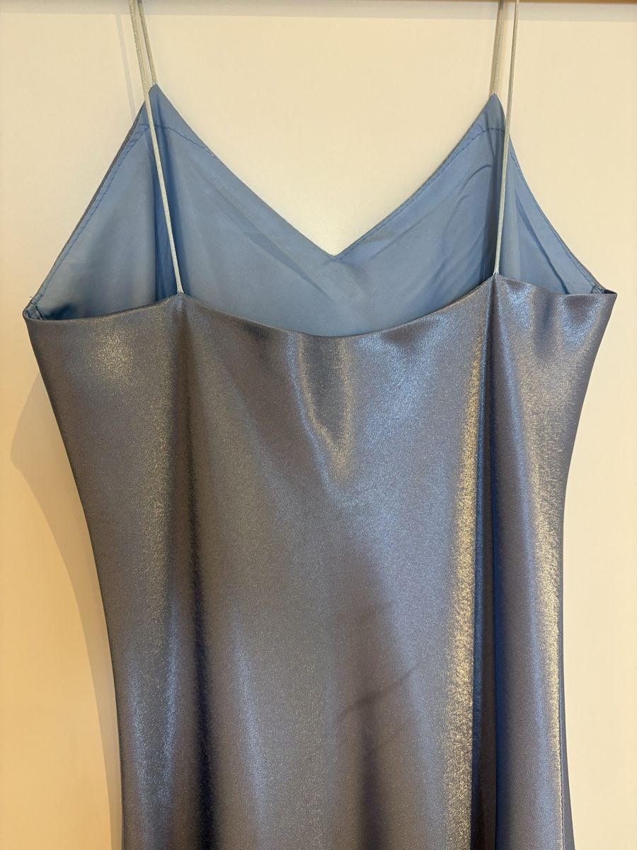 Kleider: Samtig, schimmerndes hellblaues Kleid, 36/38 – Gebraucht aus Kloten von Eilahtan77 5