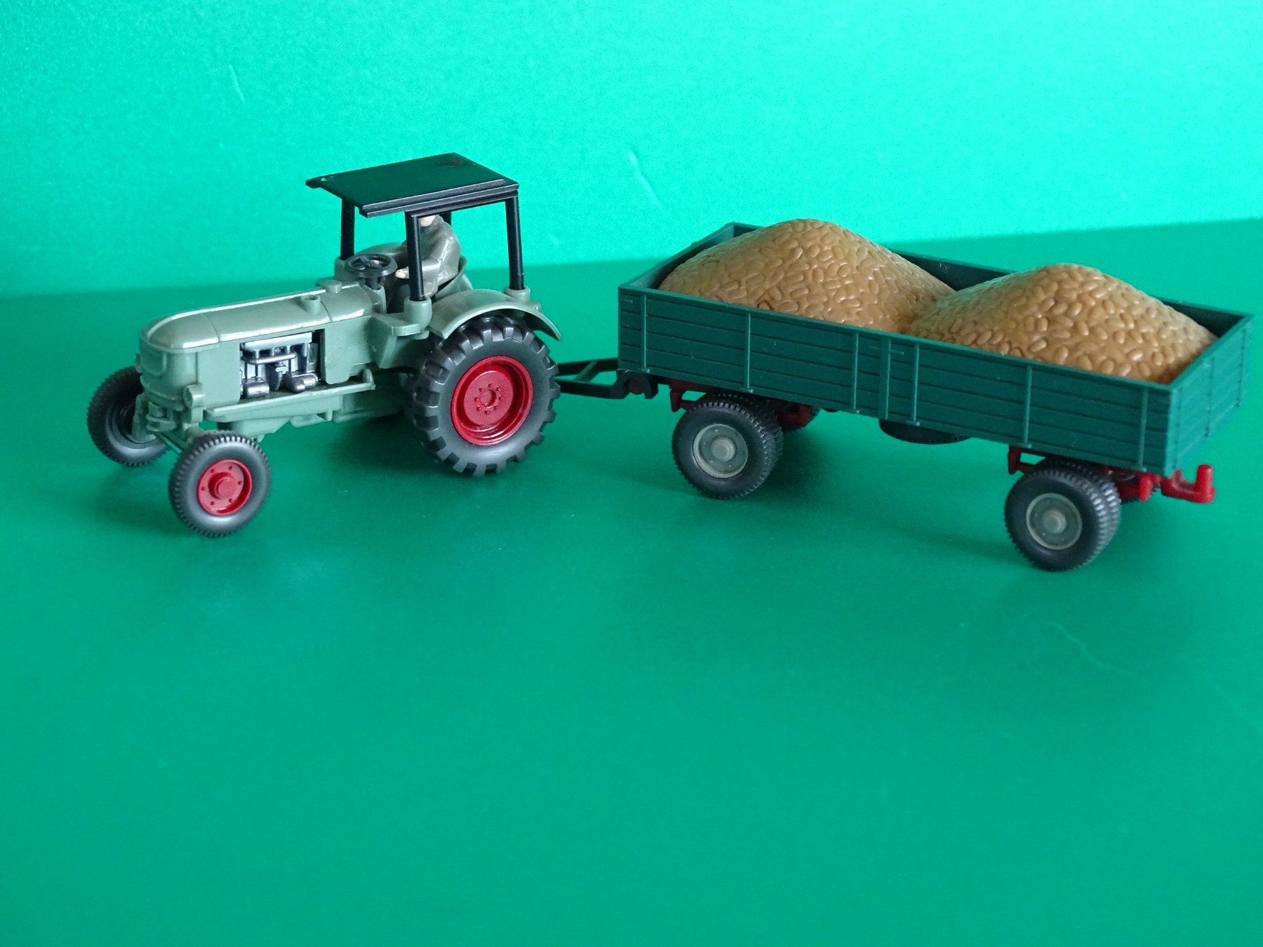 Wiking Modellini d'auto: Traktor mit Anhänger von Wiking 1/87 – Usato da Bretzwil venduto da Meex