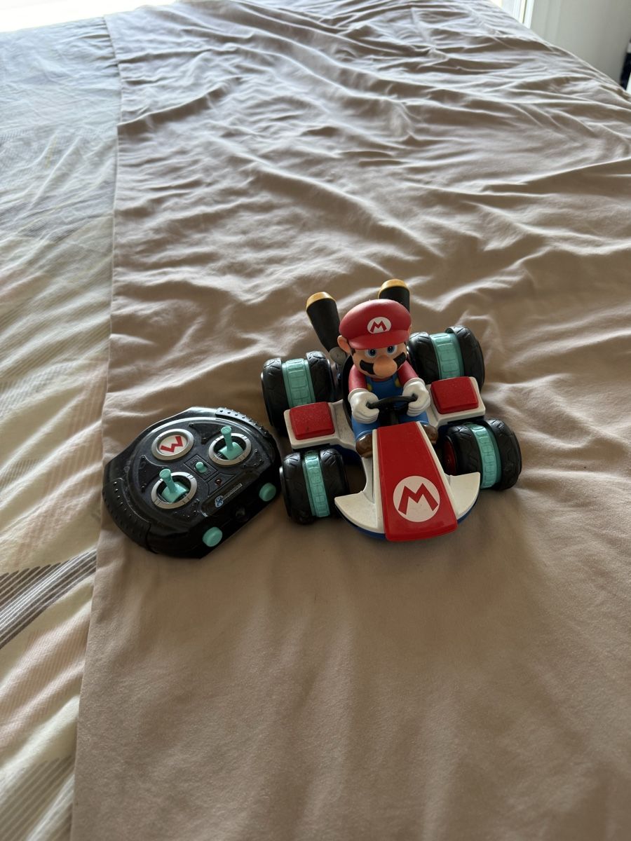 Spielzeuge: Voiture mario télécommandée – Gebraucht aus St-Pierre-Clages von loc_8vtz