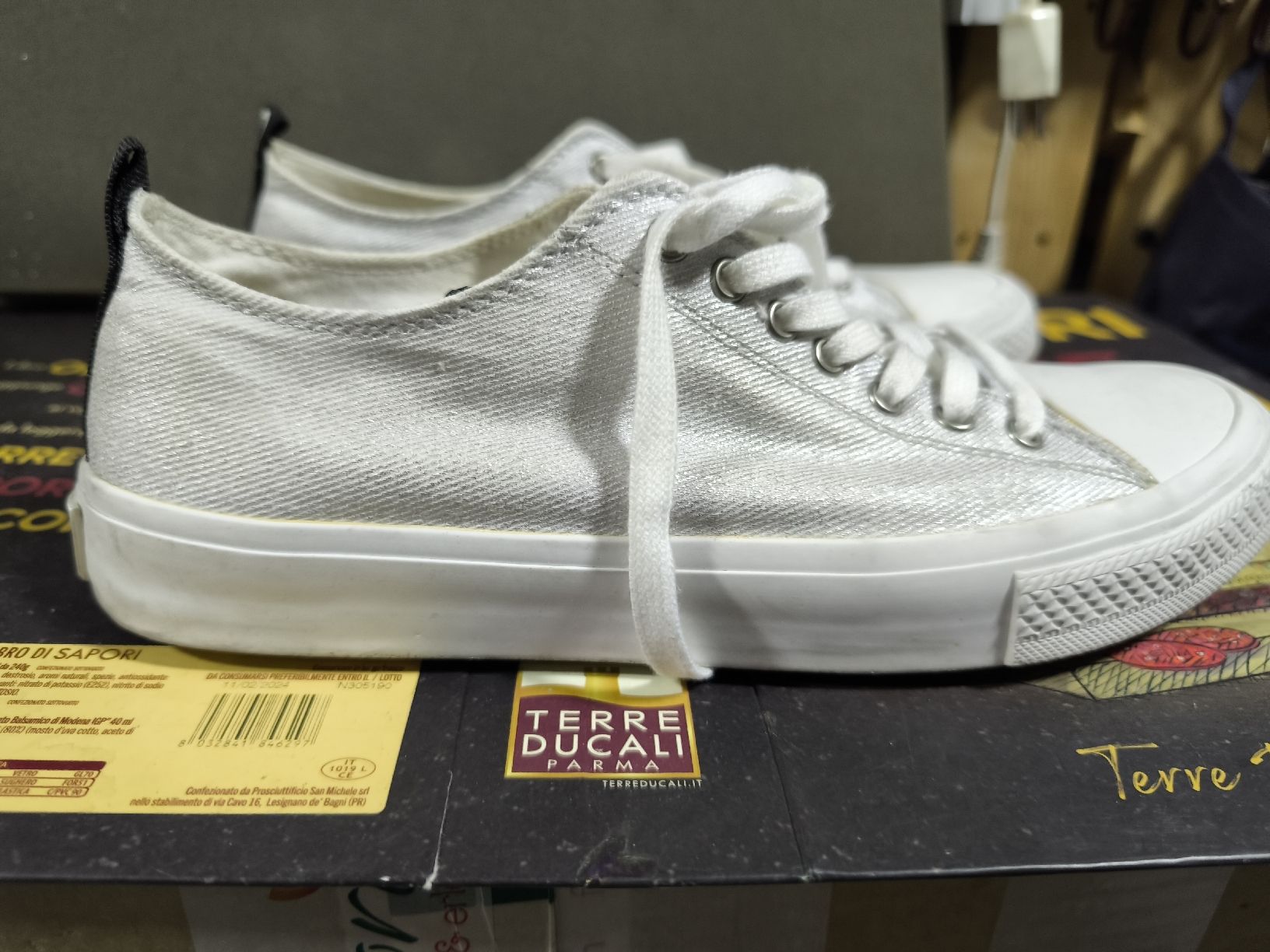 Guess Scarpe da donna: Damenschuhe Sneakers Guess donna – Usato da Stabio venduto da anes71 4