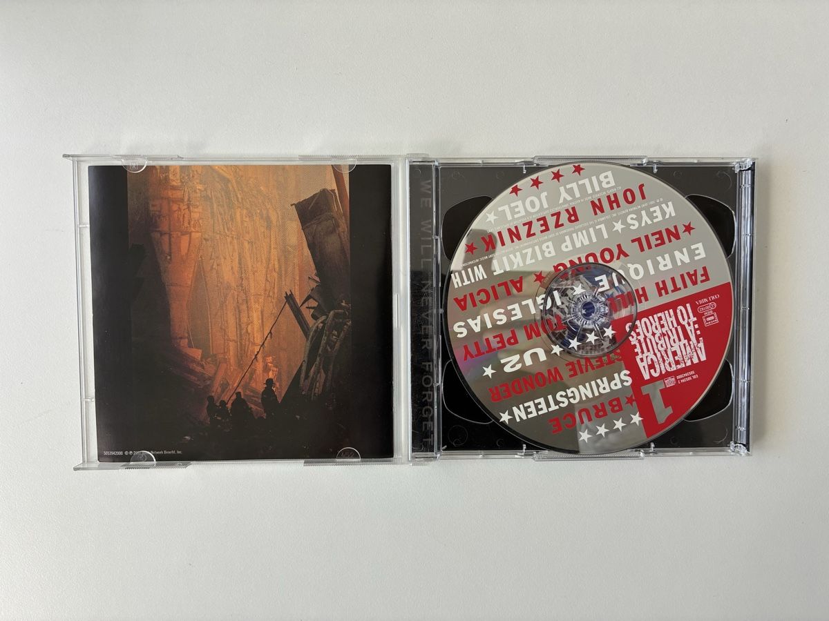 CDs: America: A Tribute to Heroes – D'occasion à Chur par Knokno199 2