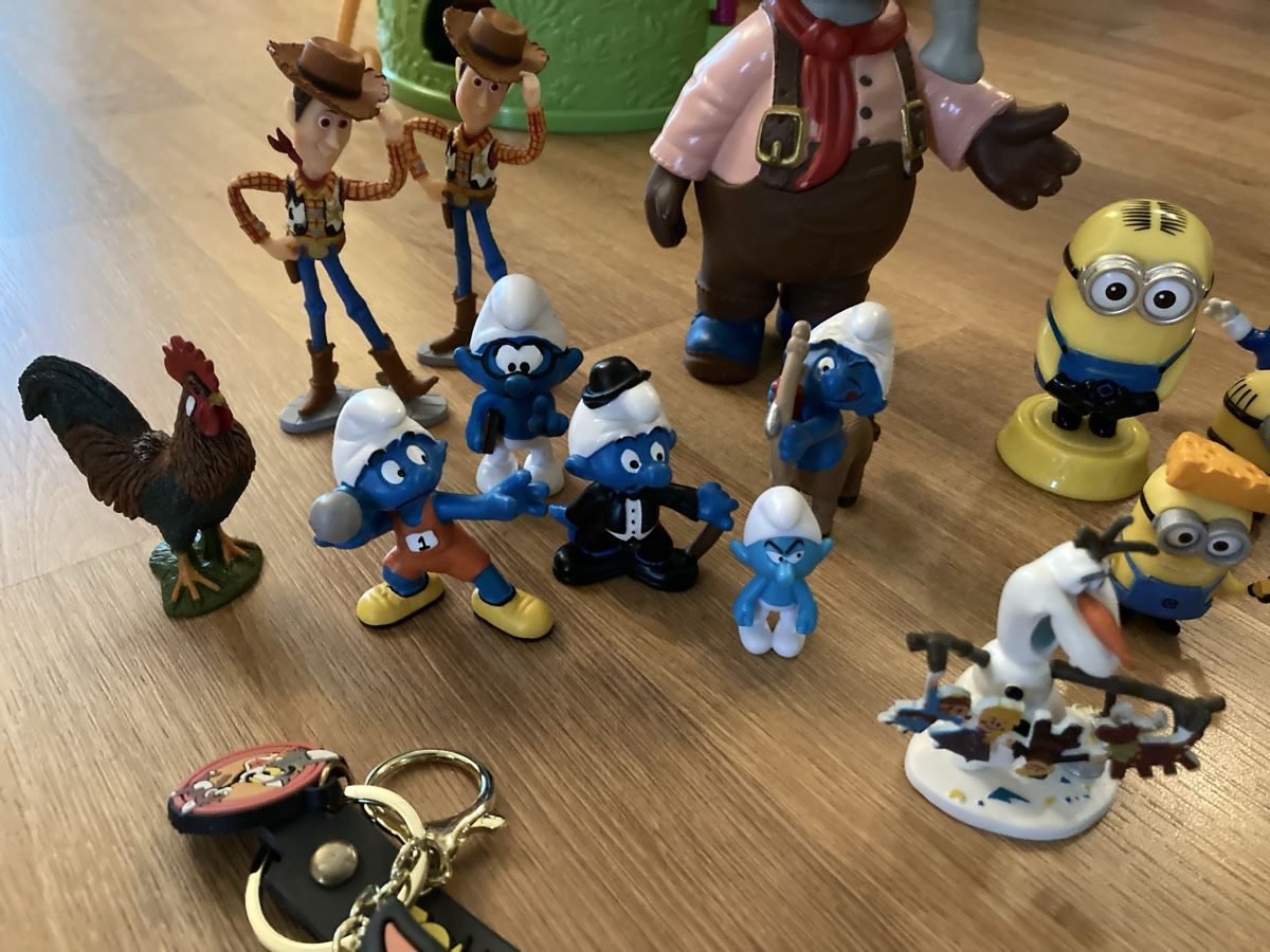 Statuette: Diverse Figuren, Minions, Schlümpfe – Usato da Emmenbrücke venduto da JJ_89 2