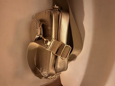 Goldene Handtasche kein Leder aber wunderschön