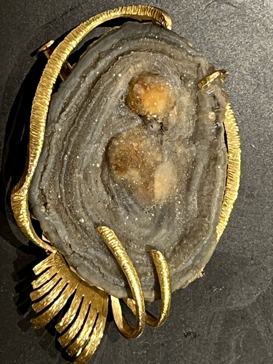 Broschen & Nadeln: Brosche mit Achat und Goldfassung, guter Zustand – Gebraucht aus Rüti ZH von Walti0