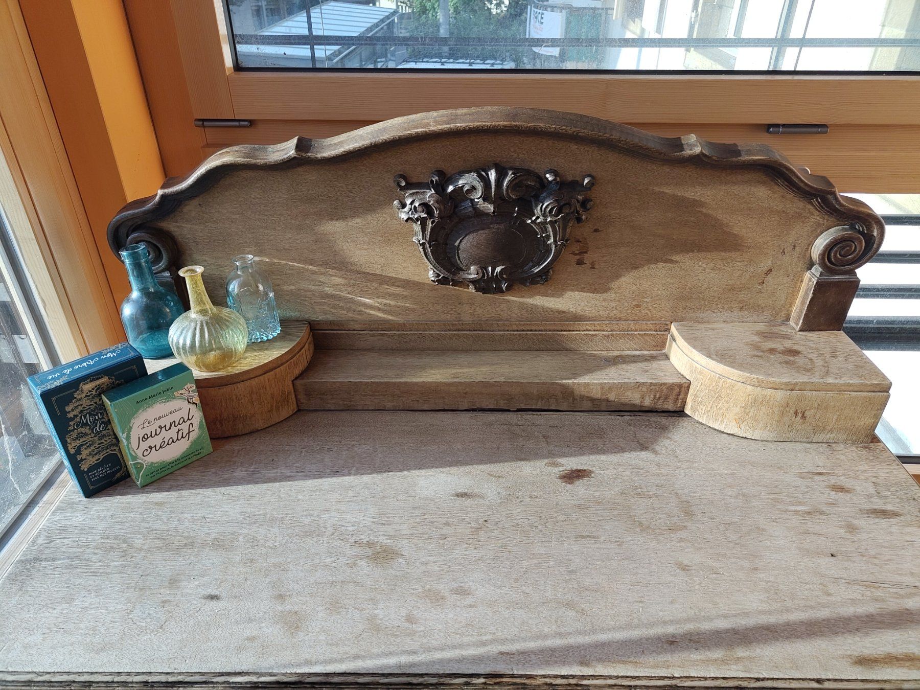 Credenze: Buffet bas en chêne sculpté - Style Métier – Usato da Neuchâtel venduto da CaritasNE 3
