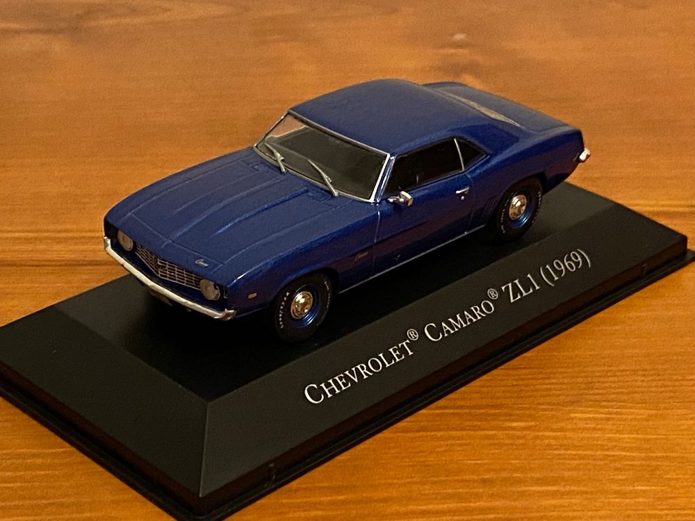 1/24 Harley Davidson Custom 1968 Chevrolet Camaro (gris métallisé) - Léo Harley-Davidson