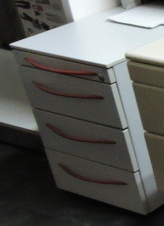 Banconi: Bürokorpus / Rollcontainer mit Schubladen auf Rollen – Usato da Rheineck venduto da Dalis-Fashion