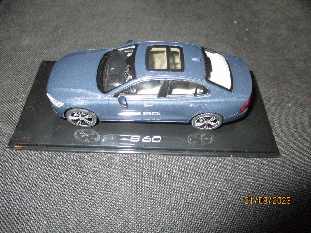 VOLVO S60 GRIS 2018 NOREV 1/43°