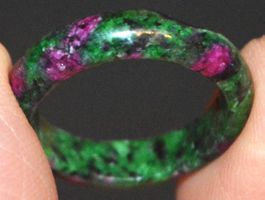 Stein Ring L-6657 – Rubin Zoisit 19mm Innendurchmesser