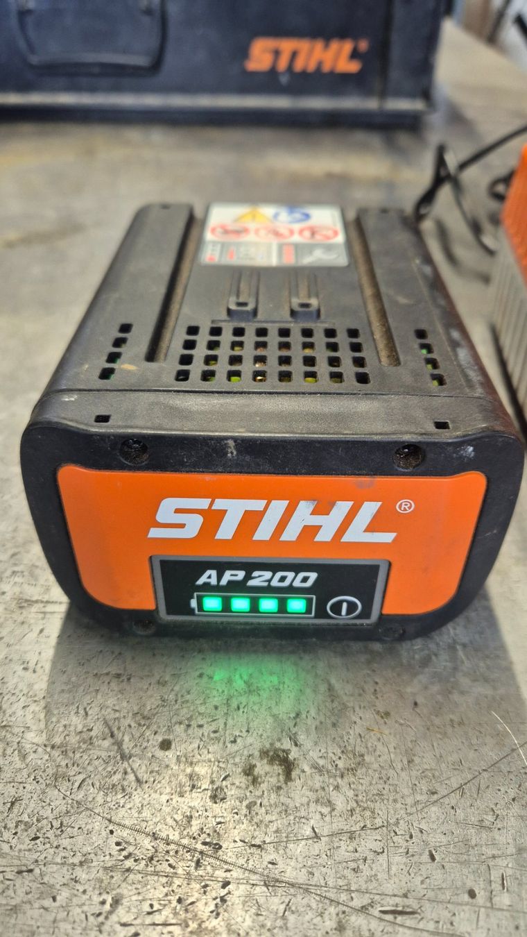 Stihl Tutti gli attrezzi: Sécateur Stihl – Usato da Courrendlin venduto da MouttetMachines 2