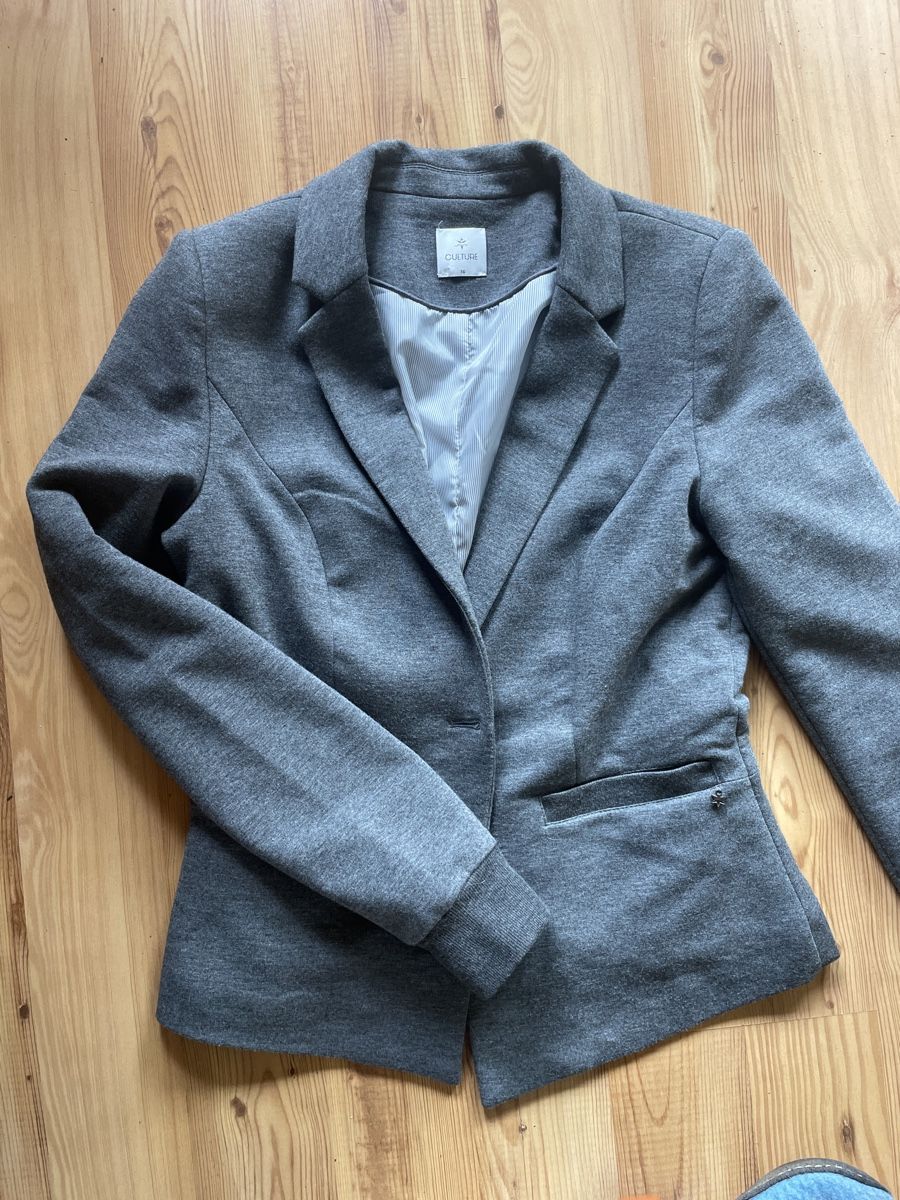 Jacken: Blazer grau 36 – Gebraucht aus Erschmatt von Gragetsch