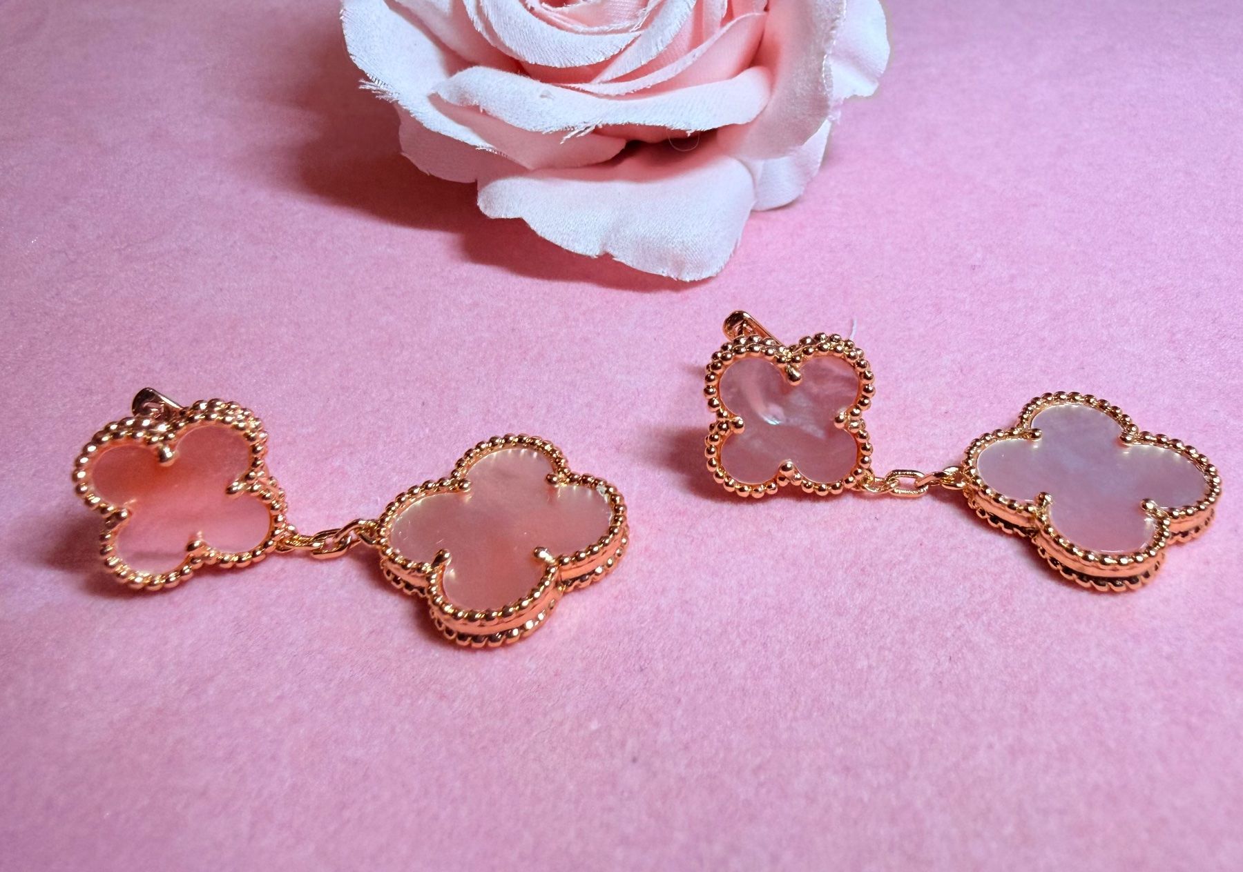 Orecchini pendenti & Orecchini a lobo: Boucles d'oreilles trèfle, plaqué or – Nuovo e nell'imballaggio originale da St-Maurice venduto da Sandrinette123 4