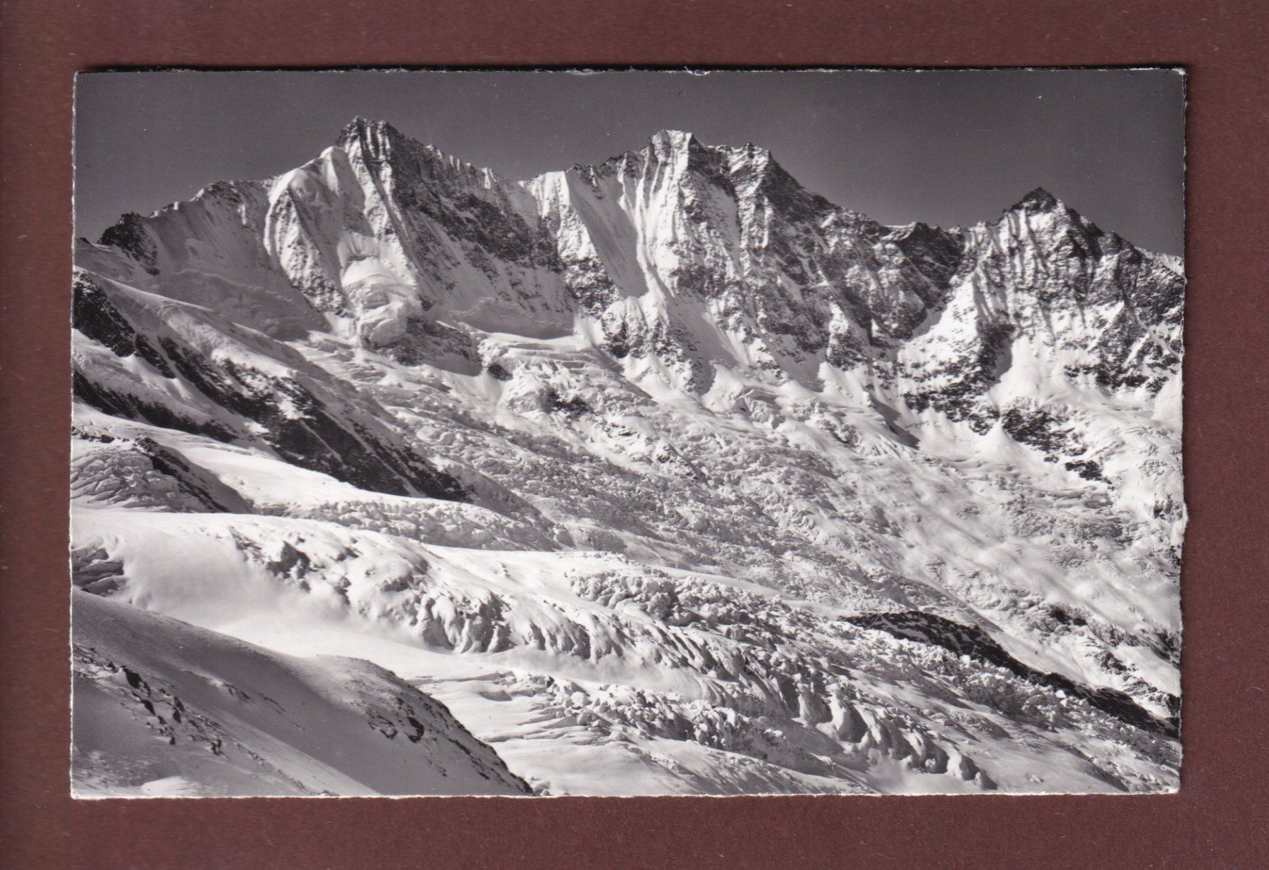 Cartoline postali: Saas-Fee - TÄSCHHORN - DOM - LENZSPITZE – Usato da Pully venduto da nicecards