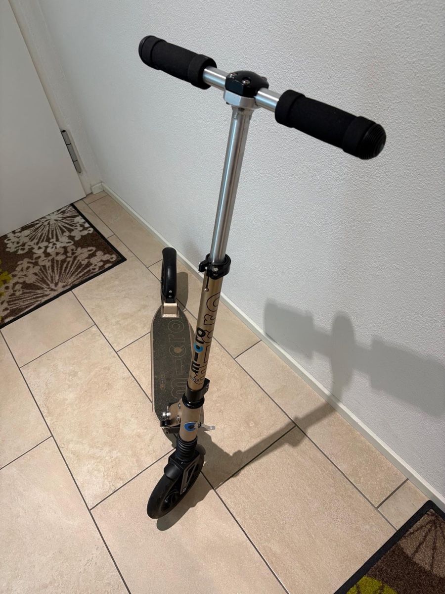Micro Kickboard: Micro Trottinette Gold/ Bronze – Usato da Wangen b. Olten venduto da Eyluelgoek
